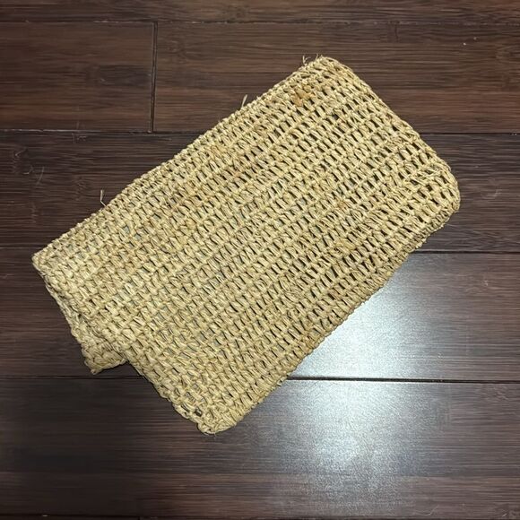 Woven Straw Clutch Lined Inside Magnetic Snap Closure NWT - Picture 3 of 5
